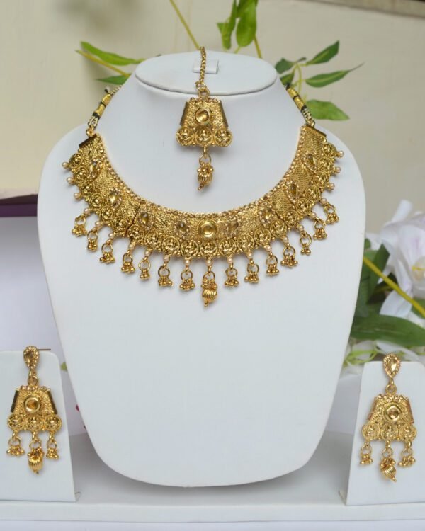 golden pearl necklace with earrings