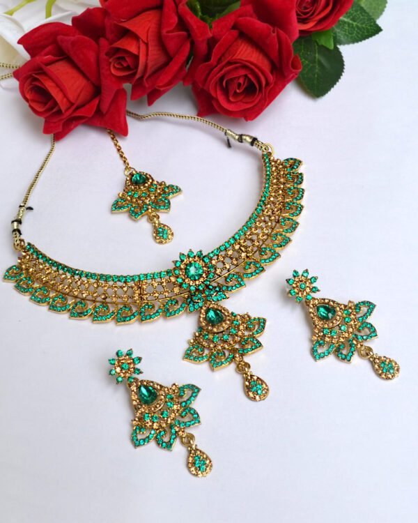 green artificial necklace set